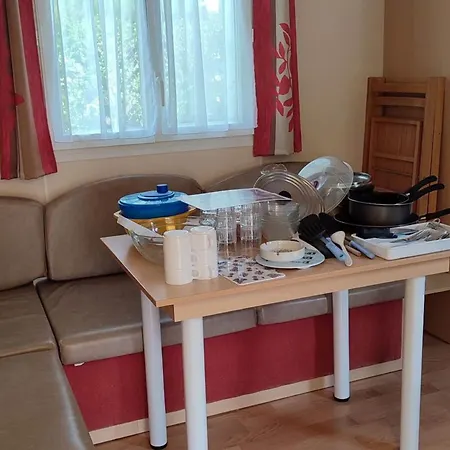 Mobil-home De Charme Avec Terrasse - 4 Pers. - Api-1-52-2024 * La Tour-d'Auvergne