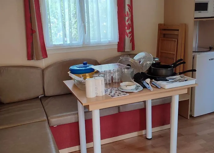 Mobil-home De Charme Avec Terrasse - 4 Pers. - Api-1-52-2024 * La Tour-d'Auvergne